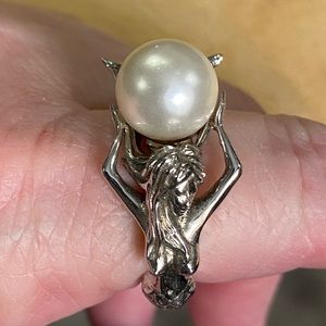 Pre-owned Sterling Silver and pearl Mermaid Ring size 9